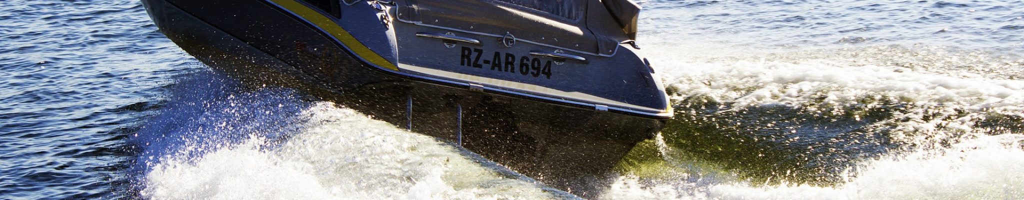 sport-boat-1579706_1920